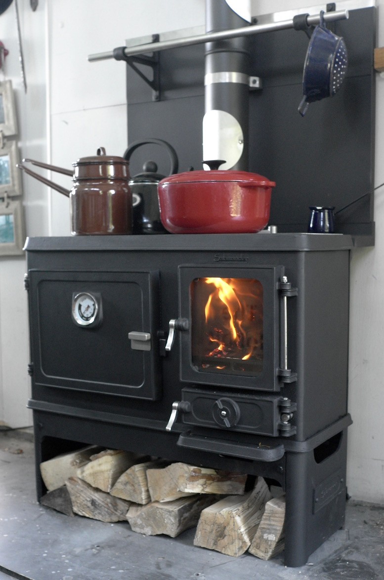 How to Cook on a Small Wood Stove - Salamander Stoves
